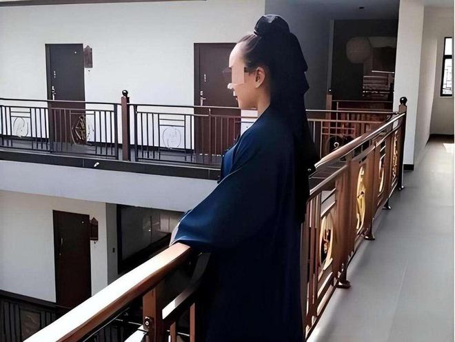 ：精通“胡媚术”九名男徒弟揭露其罪行爱游戏app安徽美女道士胡千慧被捕(图6)