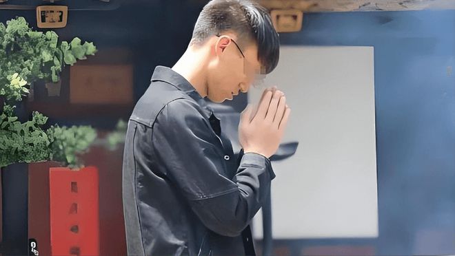 ：精通“胡媚术”九名男徒弟揭露其罪行爱游戏app安徽美女道士胡千慧被捕(图3)