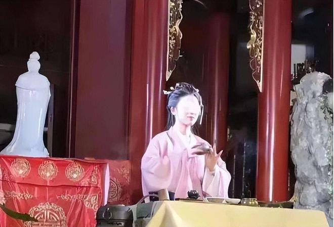 ：精通“胡媚术”九名男徒弟揭露其罪行爱游戏app安徽美女道士胡千慧被捕(图22)