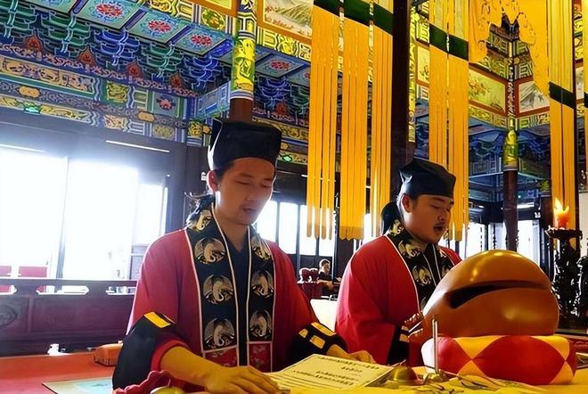 ：精通“胡媚术”九名男徒弟揭露其罪行爱游戏app安徽美女道士胡千慧被捕(图11)