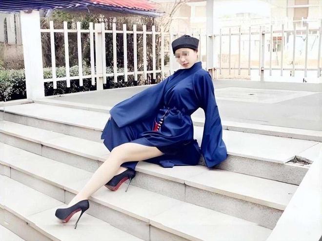 ：精通“胡媚术”九名男徒弟揭露其罪行爱游戏app安徽美女道士胡千慧被捕(图10)