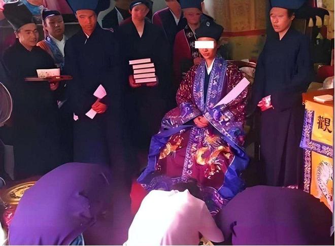 ：精通“胡媚术”九名男徒弟揭露其罪行爱游戏app安徽美女道士胡千慧被捕(图12)