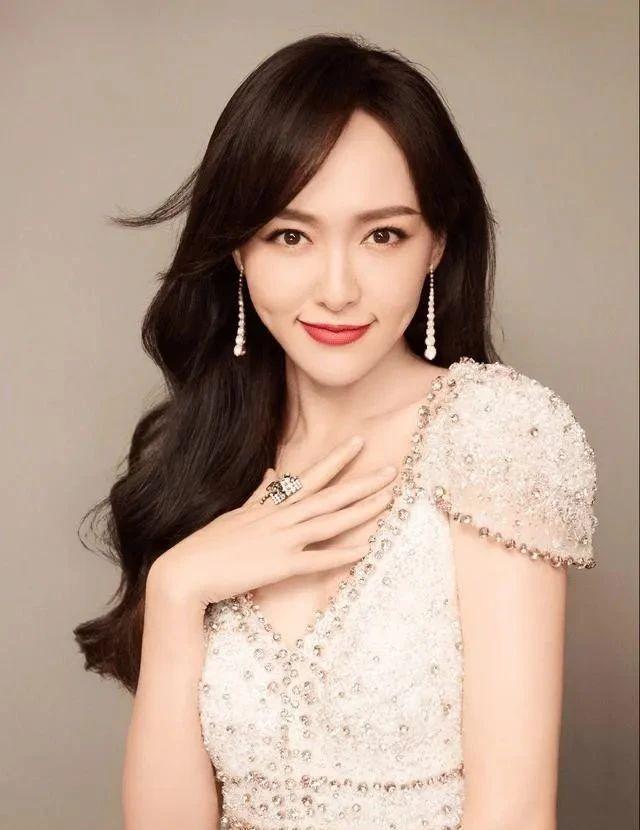 现书法才华汉仪唐嫣体备受好评！爱游戏app体育女艺人唐嫣展(图8)